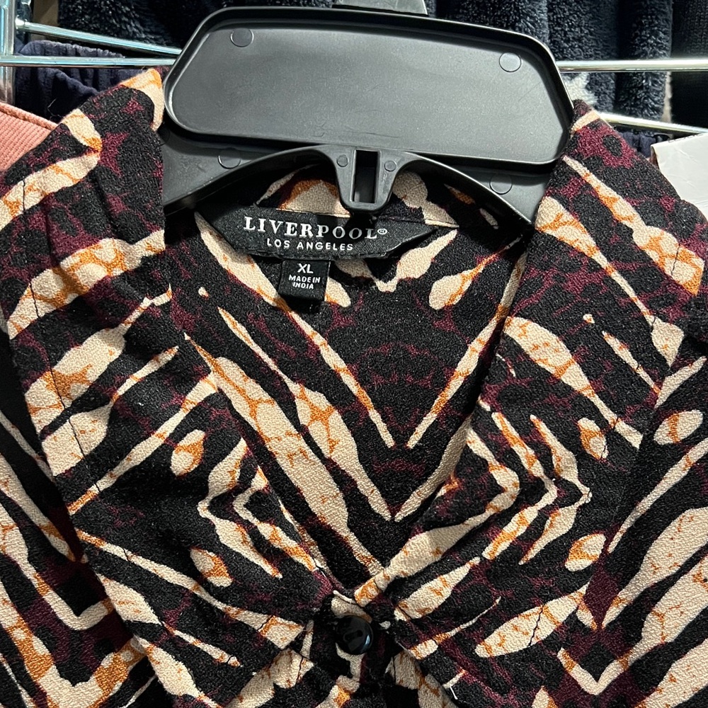 NWWomens Black & Blush Printed Button-Up Top - Picture 4 of 4